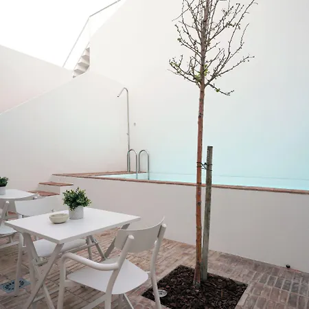 Tradition 招待所 4*